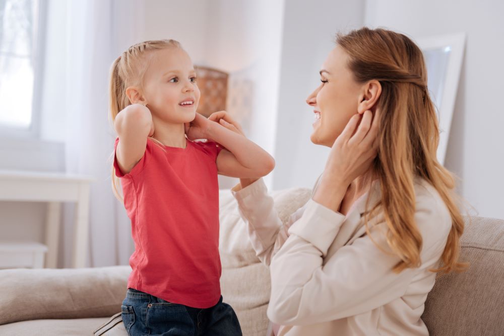 Педагог по работе с детьми с нарушениями слуха